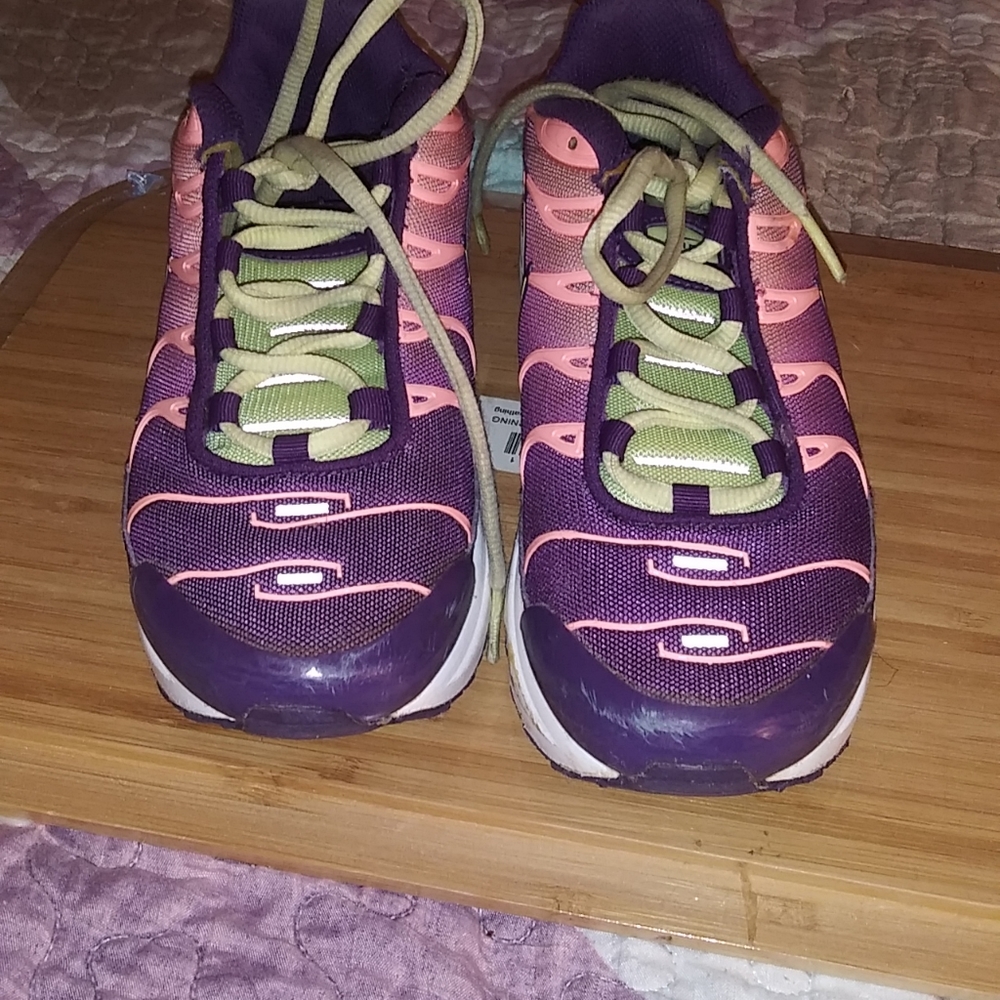 Girls sneakers